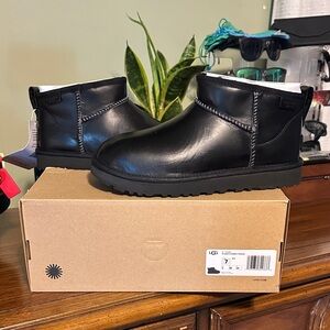 UGG *Size 7* Women's Black Leather Ankle Booties